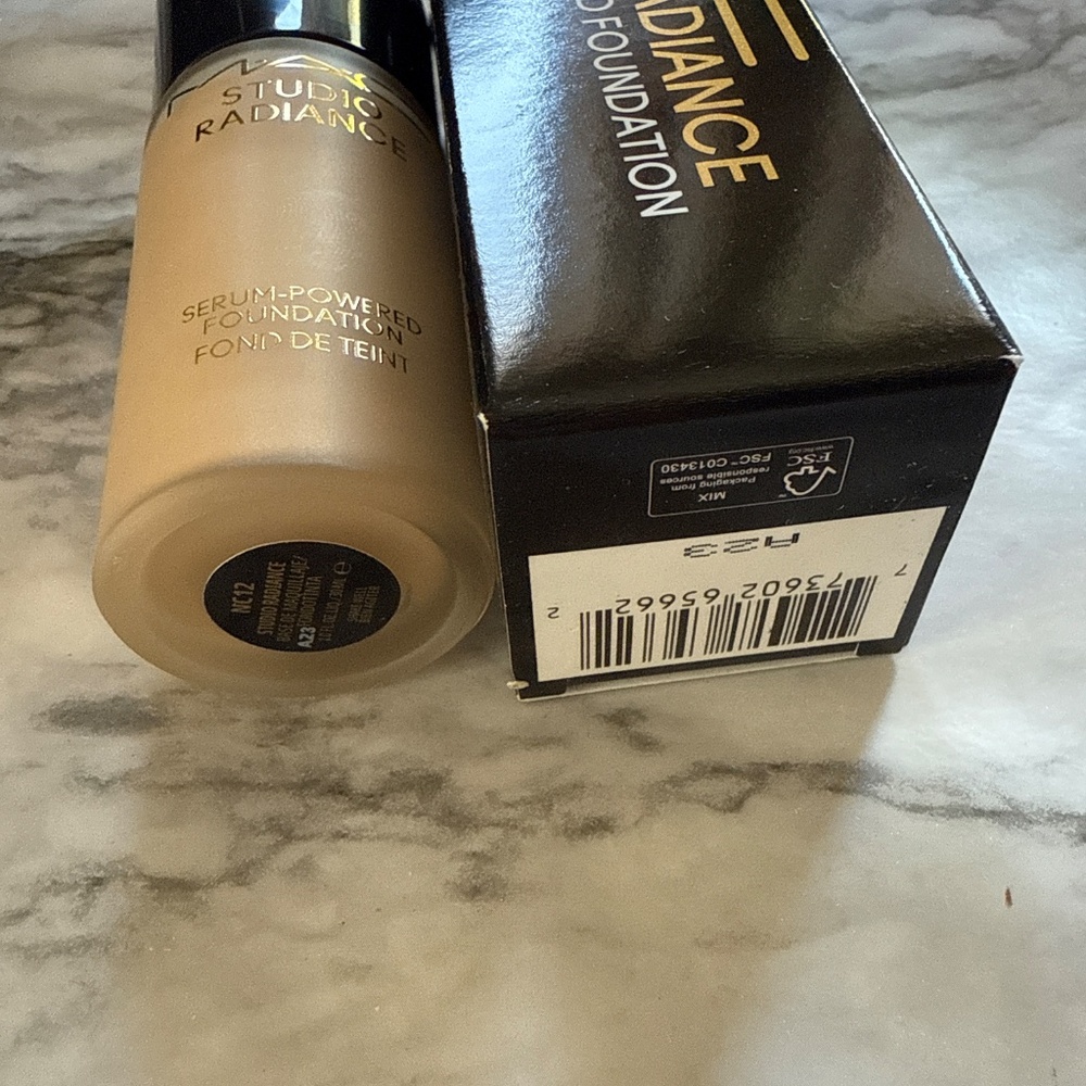 MAC COSMETICS STUDIO RADIANCE FOUNDATION NC12 - Picture 2 of 4